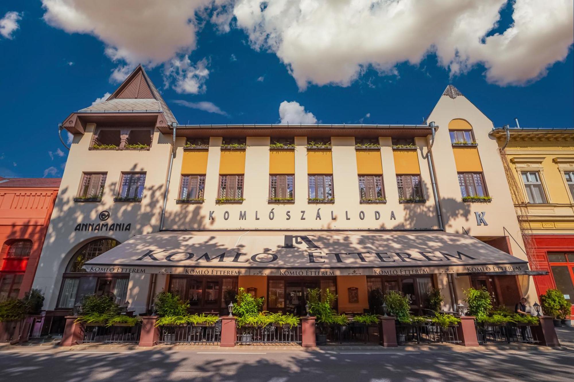 Komló Hotel Gyula Exterior foto